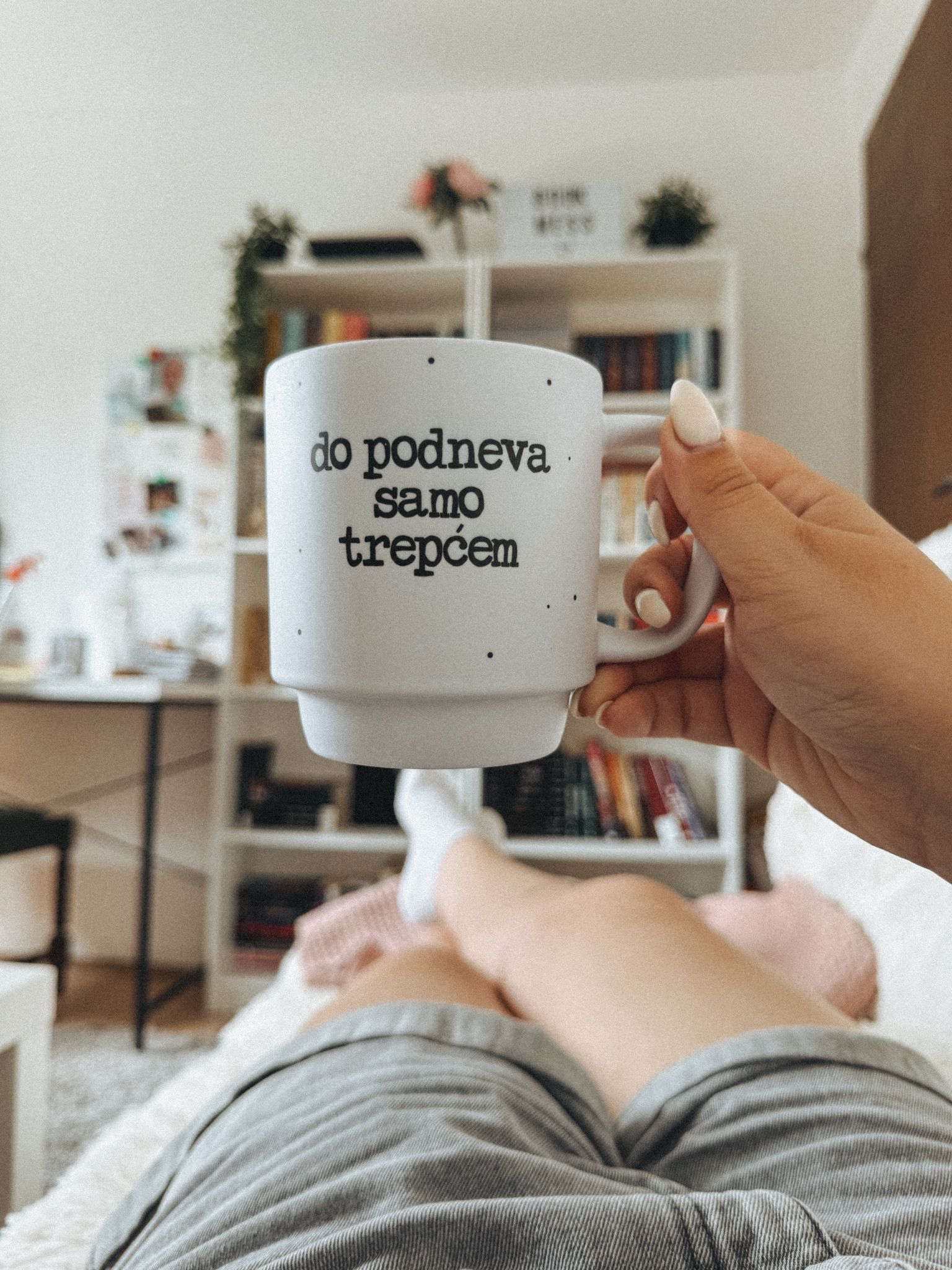 Šolja sa plutom i poklopcem #Samo trepćem Šolja sa plutom i poklopcem #Samo trepćem